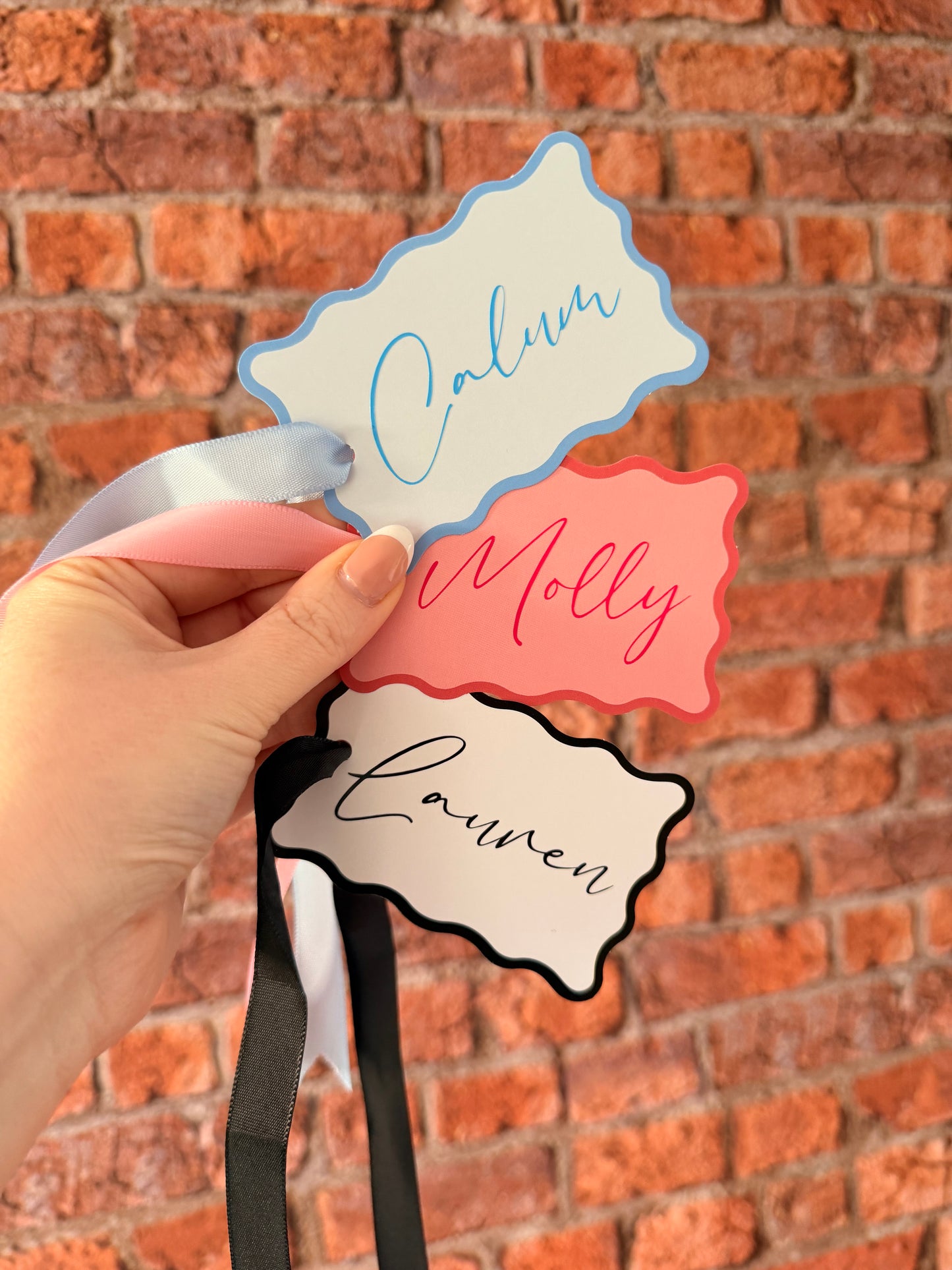 Personalised Gift Tag | Place Name & Ribbon - Scallop