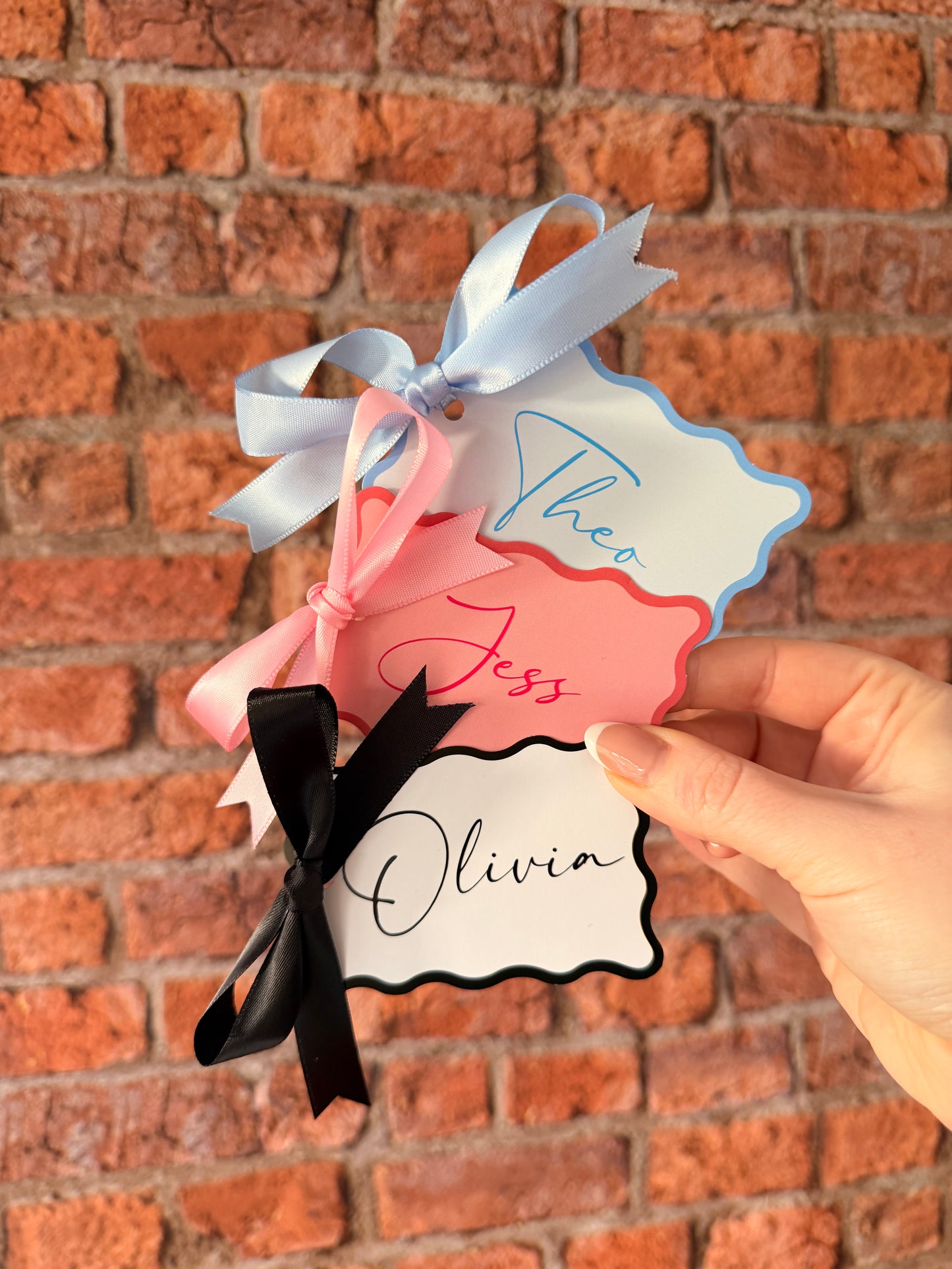 Personalised Gift Tag | Place Name & Ribbon - Scallop